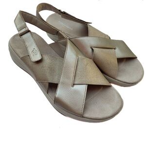 Easy Spirit Champagne Gold Strappy Sandals Size 9.5